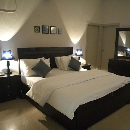 Pyramid International Guest House Исламабад Экстерьер фото
