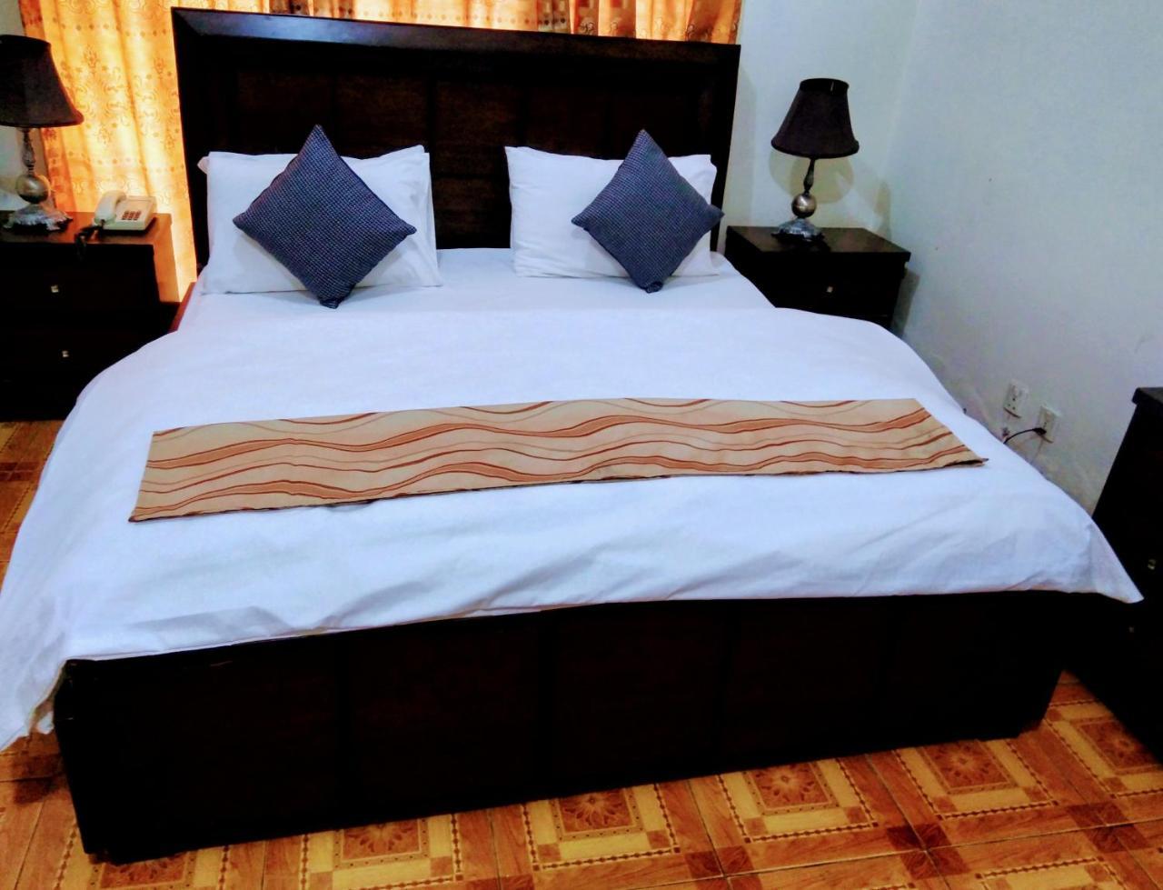 Pyramid International Guest House Исламабад Экстерьер фото