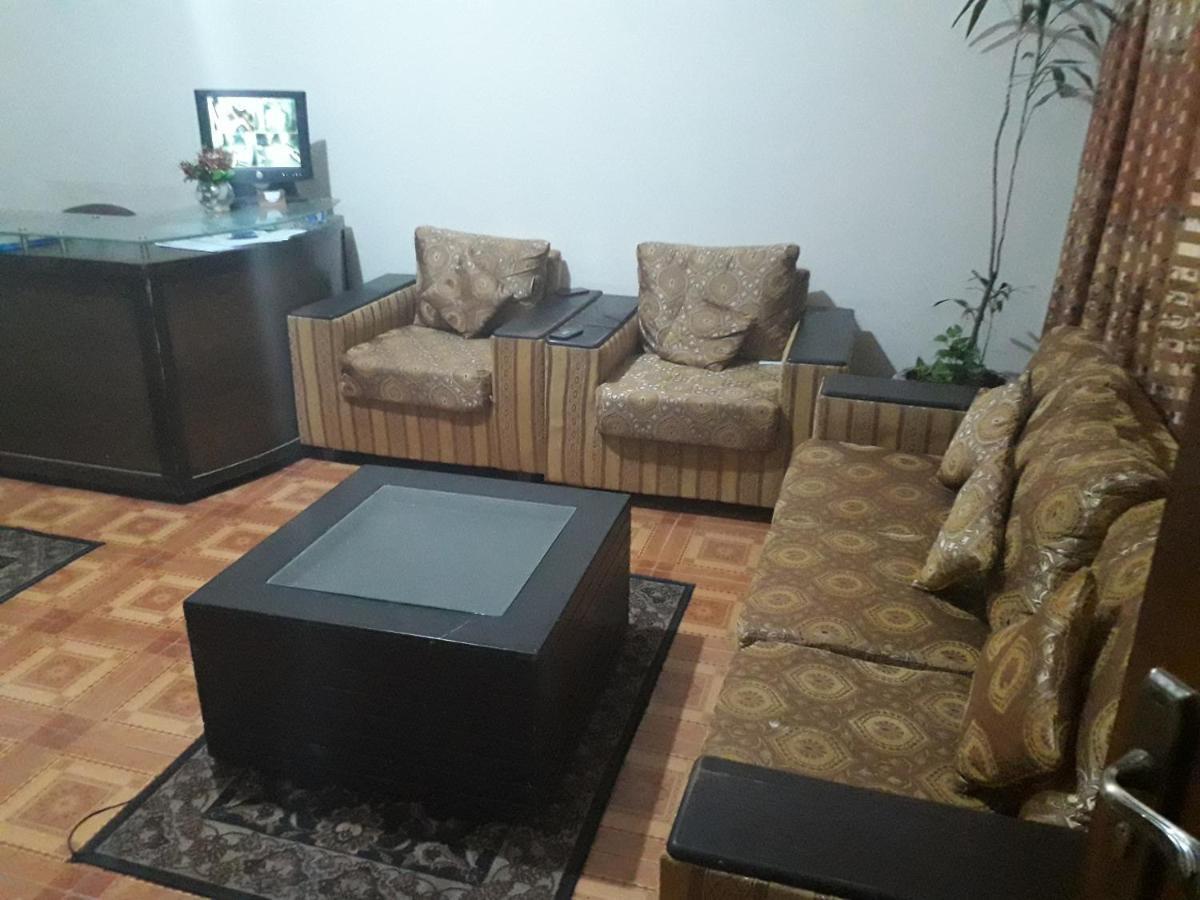 Pyramid International Guest House Исламабад Экстерьер фото